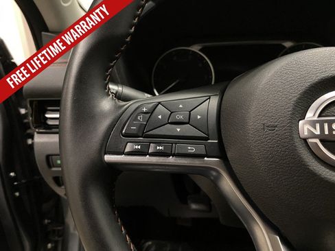 Used 2025 Nissan Sentra SR FWD image 33