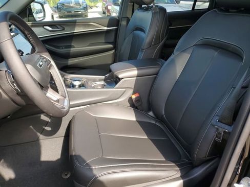 New 2025 Jeep Grand Cherokee Limited w/ Black Appearance Package image 15