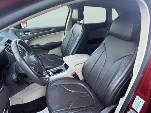 Used 2019 Lincoln MKC Reserve w/ MKC Climate Package AWD/4WD image 12