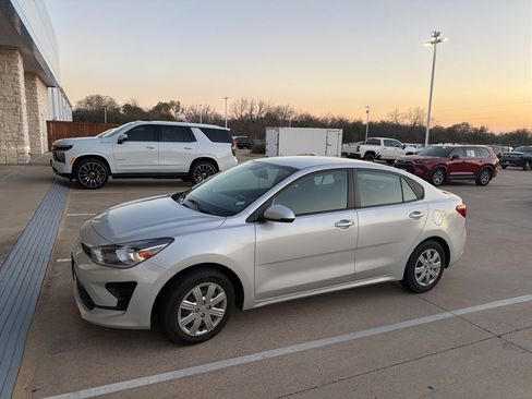 Used 2023 Kia Rio LX image 4
