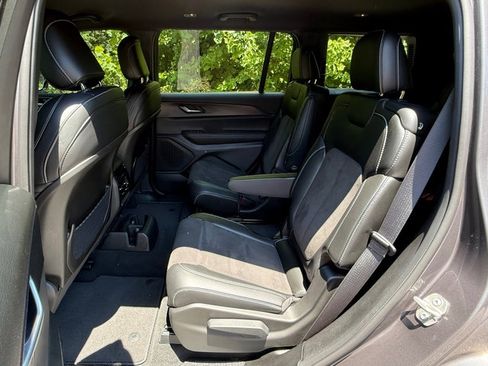 Used 2024 Jeep Grand Cherokee L Laredo AWD/4WD image 14
