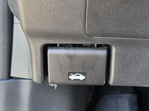 Used 2025 Nissan Kicks SR w/ Illumination Package FWD image 27