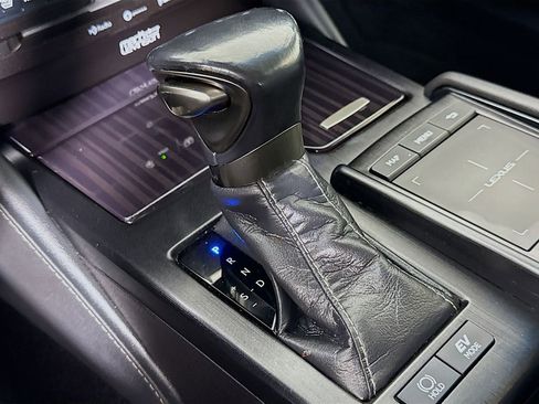 Used 2020 Lexus ES 300h Ultra Luxury image 17