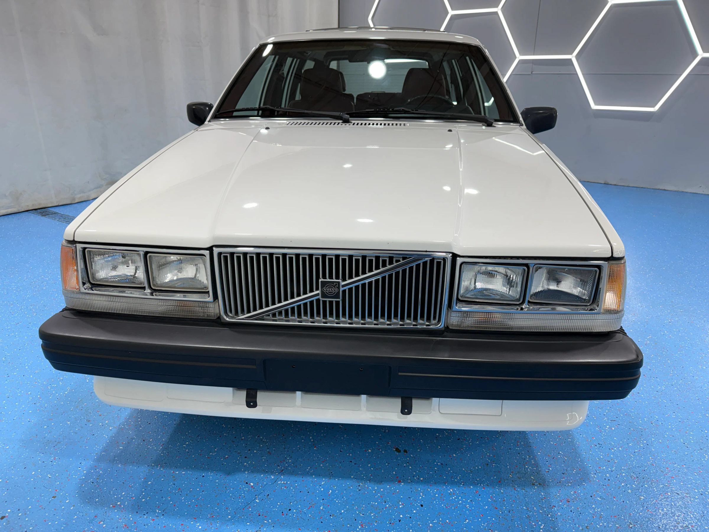 Used 1988 Volvo 740 GLE RWD image 4
