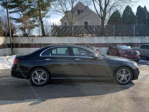 Used 2017 Mercedes-Benz E 300 4MATIC image 3