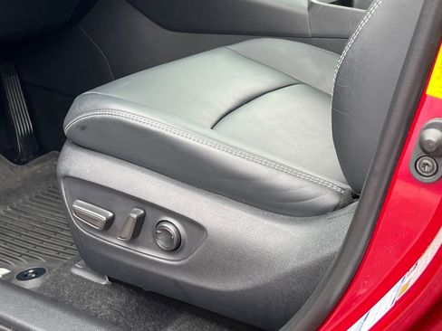 Used 2020 Toyota RAV4 XLE Premium image 19