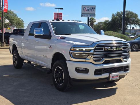 Used 2025 RAM 2500 Laramie AWD/4WD image 7