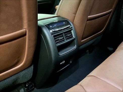 Certified 2025 Cadillac XT5 Sportv w/ Technology Package image 10