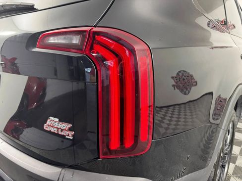 Used 2022 Kia Telluride SX w/ SX Prestige Package image 32