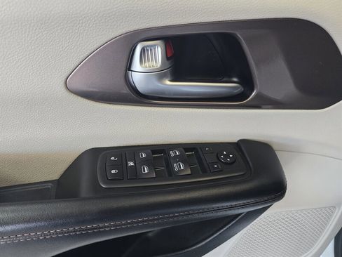 Used 2018 Chrysler Pacifica Touring Plus w/ Tire & Wheel Group image 20