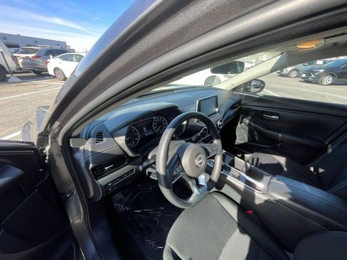 Used 2025 Nissan Sentra SV image 34