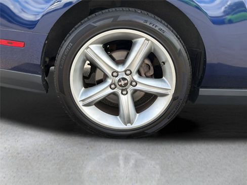 Used 2011 Ford Mustang GT Premium w/ Comfort Pkg RWD image 30