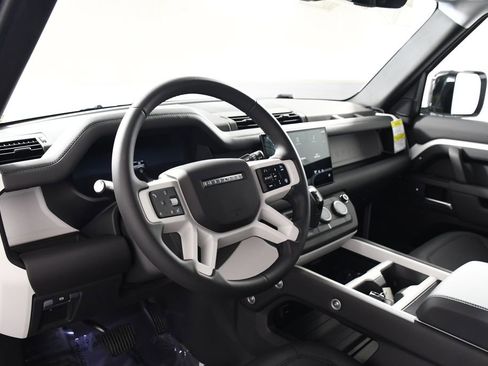 Used 2025 Land Rover Defender 110 S image 12