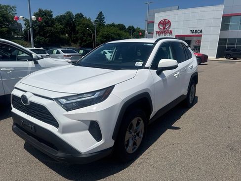 Used 2025 Toyota RAV4 XLE AWD/4WD image 2