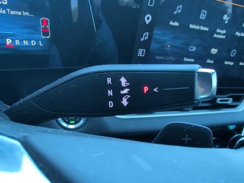 Used 2025 Chevrolet Equinox LT w/ Safety and Technology Package FWD image 24
