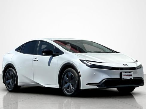 Used 2024 Toyota Prius LE image 7