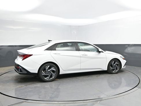 Used 2024 Hyundai Elantra Limited FWD image 10