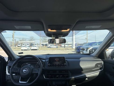 Used 2024 Nissan Rogue SV w/ SV Premium Package image 15