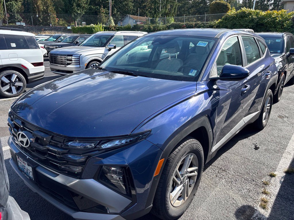 Certified 2025 Hyundai Tucson SE AWD/4WD image 1