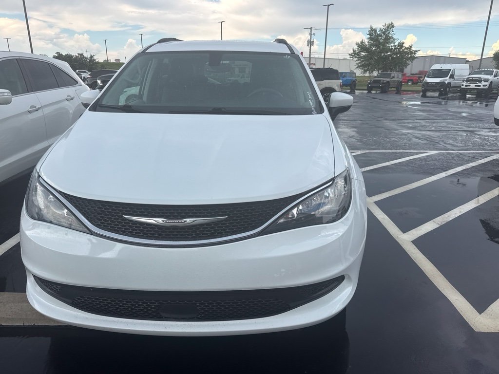 Used 2021 Chrysler Voyager Lxi FWD image 2
