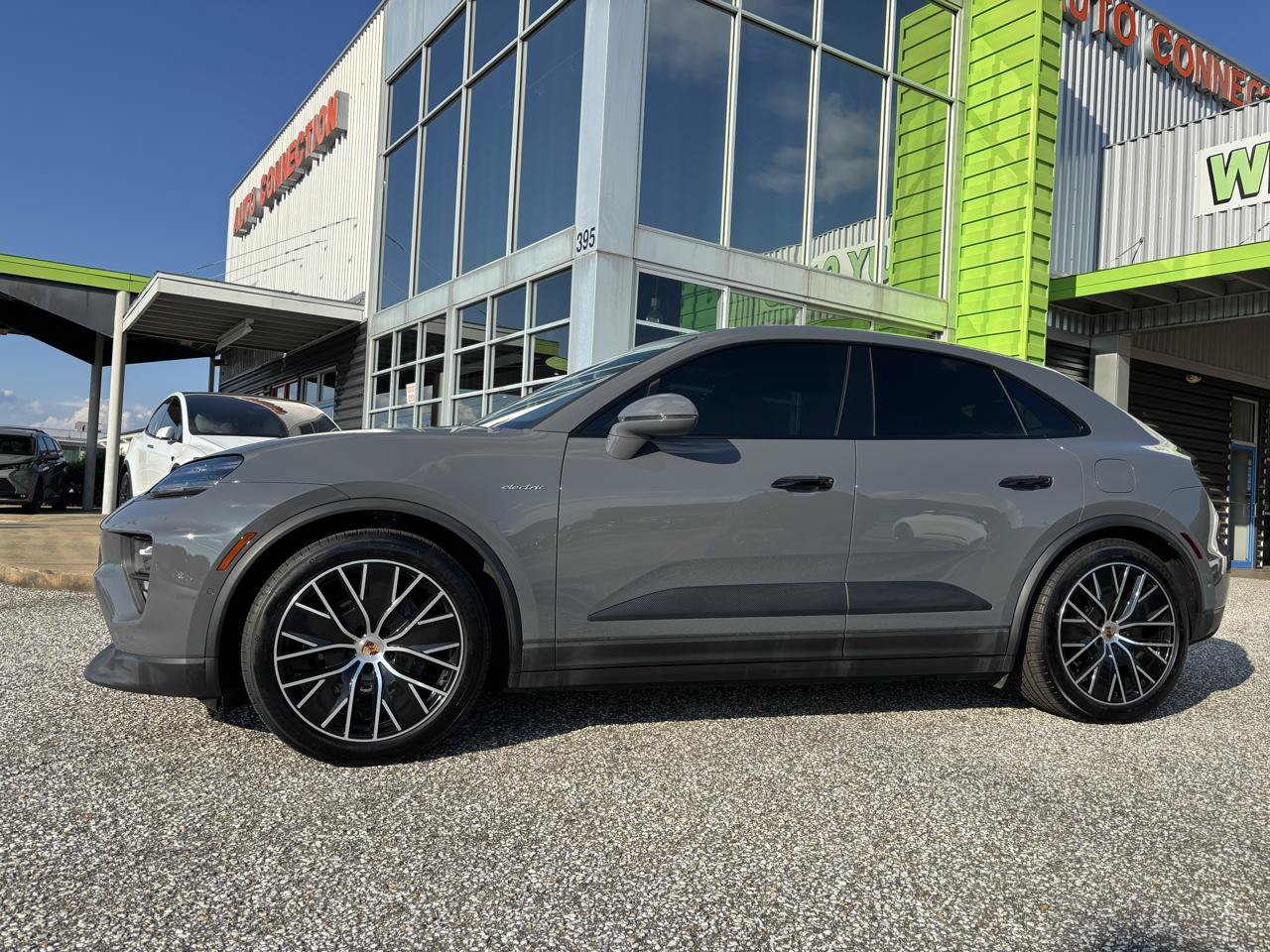 Used 2025 Porsche Macan 4 Electric AWD/4WD image 2