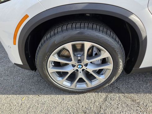 New 2026 BMW X5 xDrive50e image 27