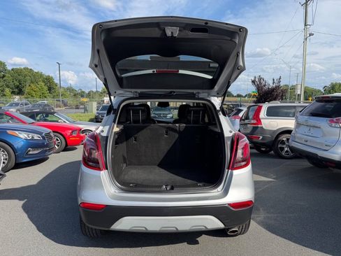 Used 2020 Buick Encore Essence FWD image 11