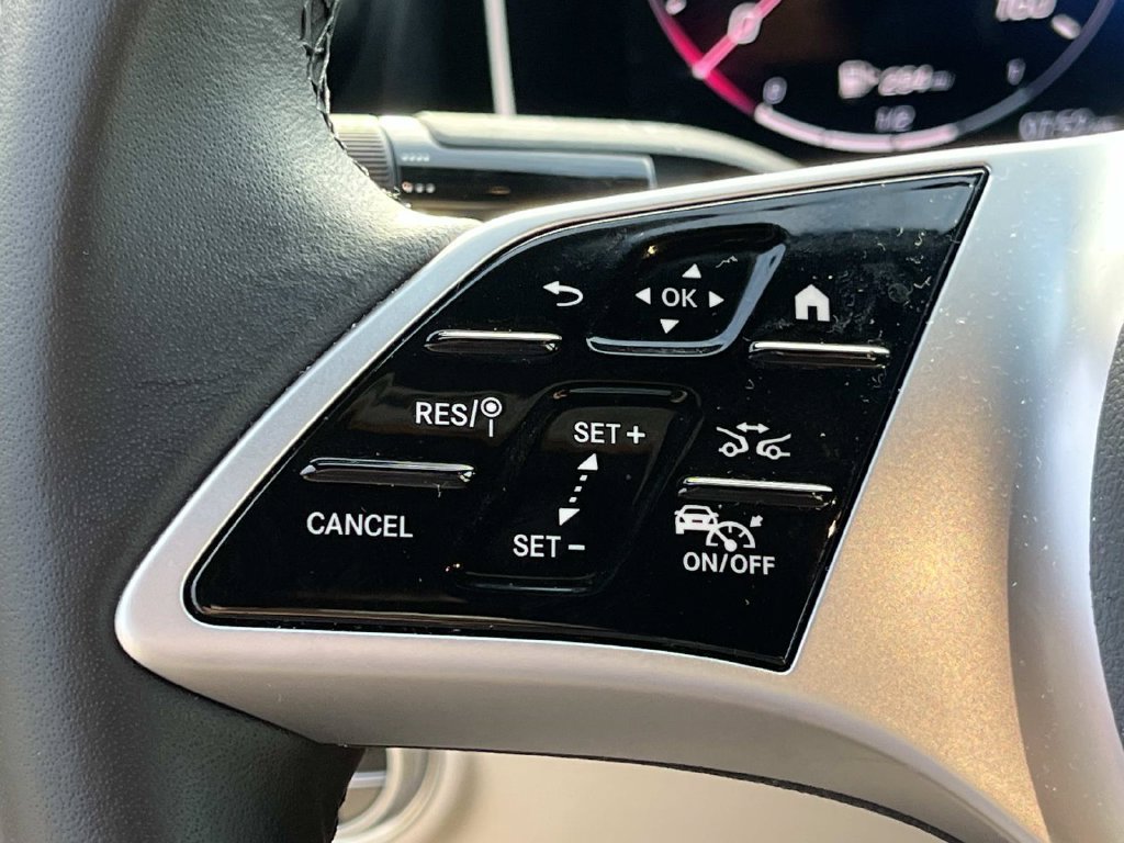 Used 2025 Mercedes-Benz C 300 Sedan image 35