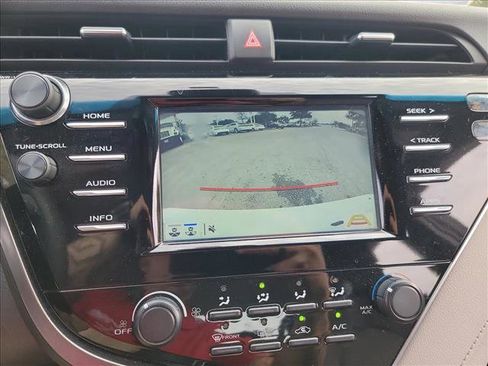 Used 2018 Toyota Camry LE image 22