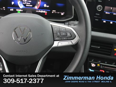 Used 2025 Volkswagen Jetta SE w/ Sunroof Package image 12