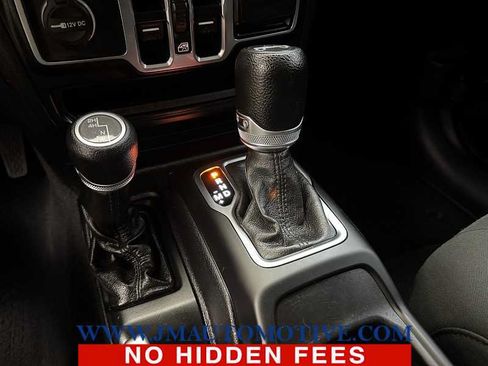 Used 2018 Jeep Wrangler Unlimited Sport S AWD/4WD image 34