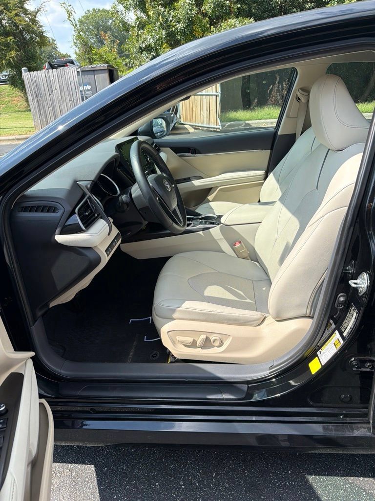 Used 2022 Toyota Camry XLE FWD image 13