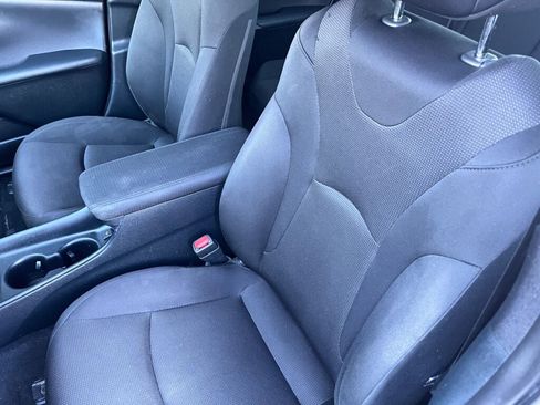 Used 2022 Toyota Prius L Eco image 13