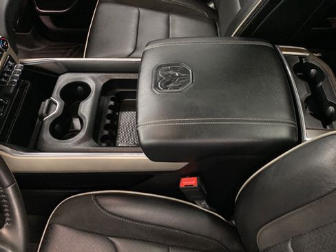 Used 2022 RAM 1500 Laramie AWD/4WD image 18