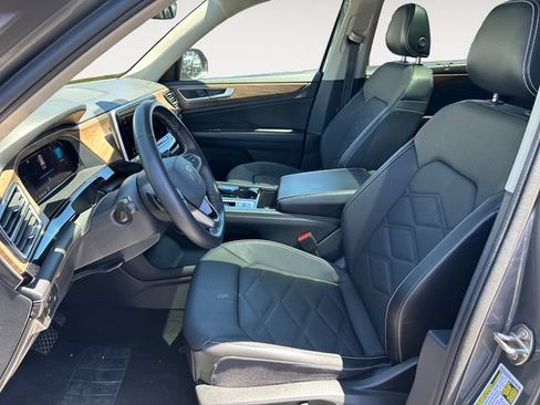 Used 2024 Volkswagen Atlas SE AWD/4WD image 10