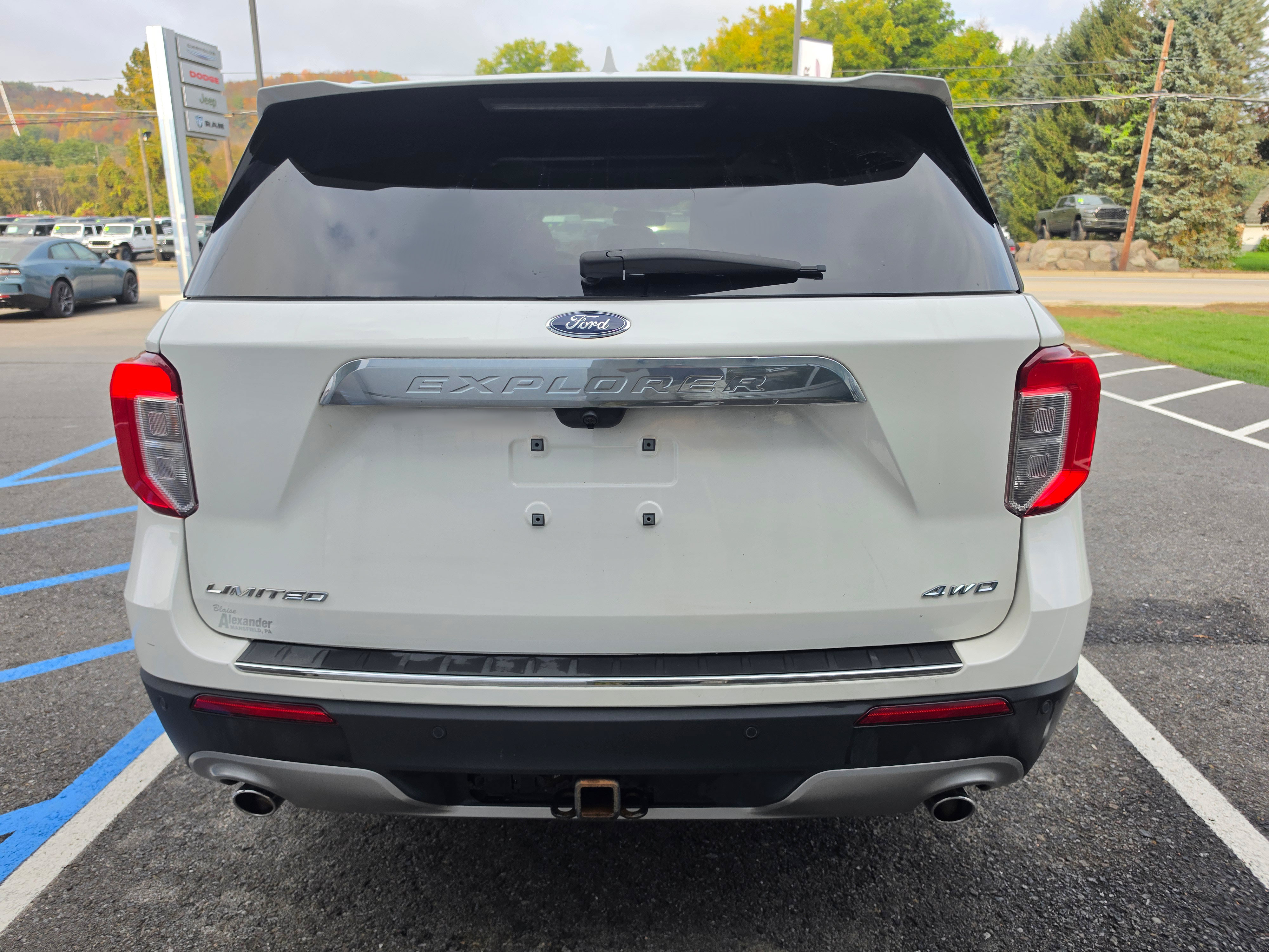 Used 2021 Ford Explorer Limited w/ Equipment Group 301A AWD/4WD image 4