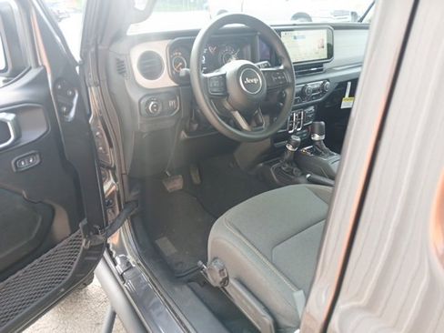 New 2025 Jeep Gladiator Sport image 52