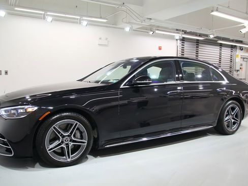 Used 2022 Mercedes-Benz S 580 4MATIC Sedan image 3