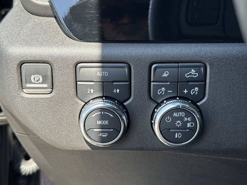 Used 2025 GMC Sierra 1500 SLT AWD/4WD image 41