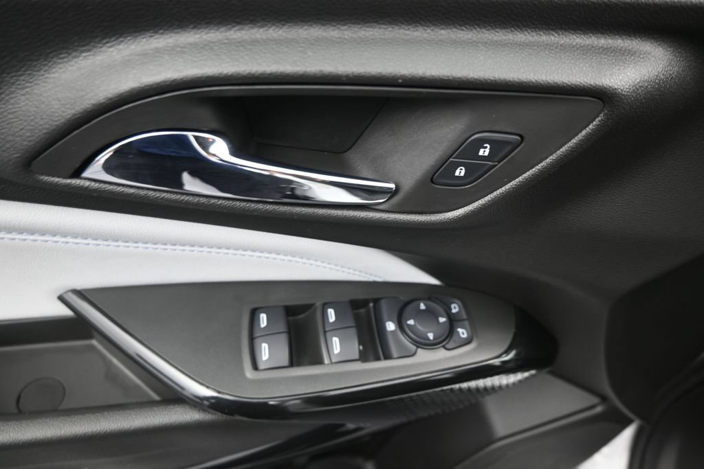 Used 2025 Chevrolet Trax LT FWD image 11
