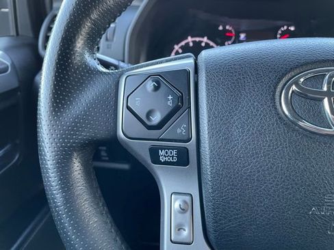 Used 2020 Toyota 4Runner SR5 AWD/4WD image 17