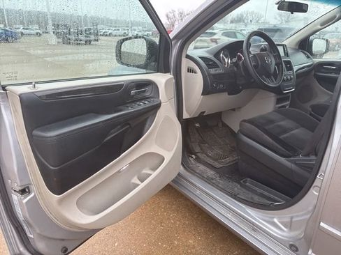 Used 2017 Dodge Grand Caravan SE w/ Power Window Group image 10