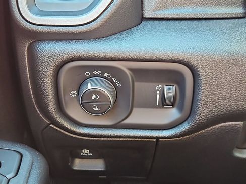 New 2026 RAM 1500 Express AWD/4WD image 18