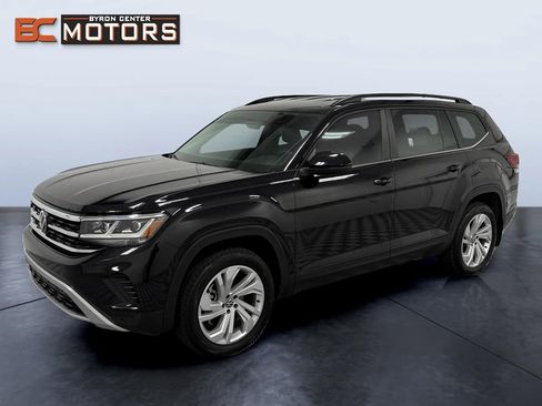Used 2023 Volkswagen Atlas SE AWD/4WD image 1