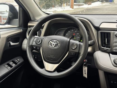 Used 2014 Toyota RAV4 XLE image 20