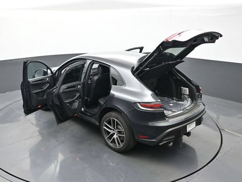 Certified 2025 Porsche Macan AWD/4WD image 28