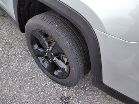 Used 2024 Jeep Grand Cherokee L Limited w/ Black Appearance Package image 19