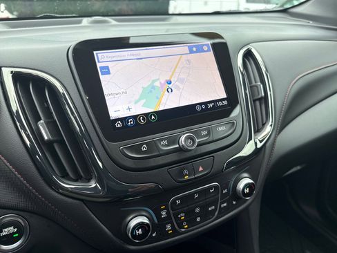 Used 2022 Chevrolet Equinox RS w/ Infotainment Package image 16