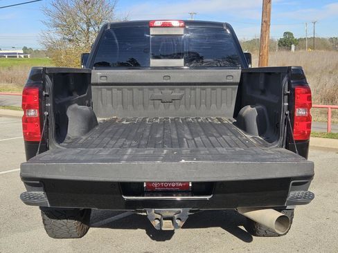 Used 2018 Chevrolet Silverado 2500 High Country w/ Duramax Plus Package image 11