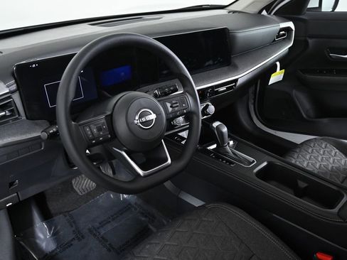 Used 2025 Nissan Kicks SV w/ SV Premium Package image 11